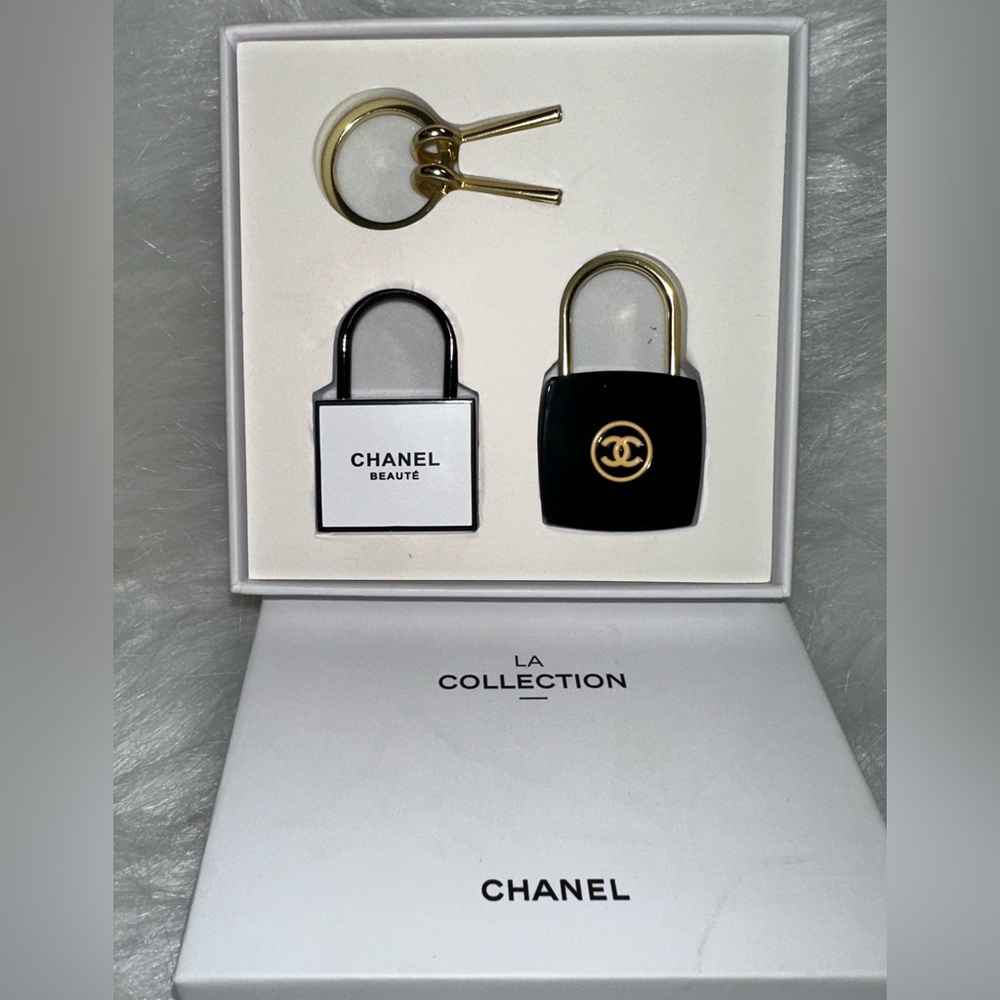 New CHANEL 2 PadLock’s Black & White Lock & Key Set